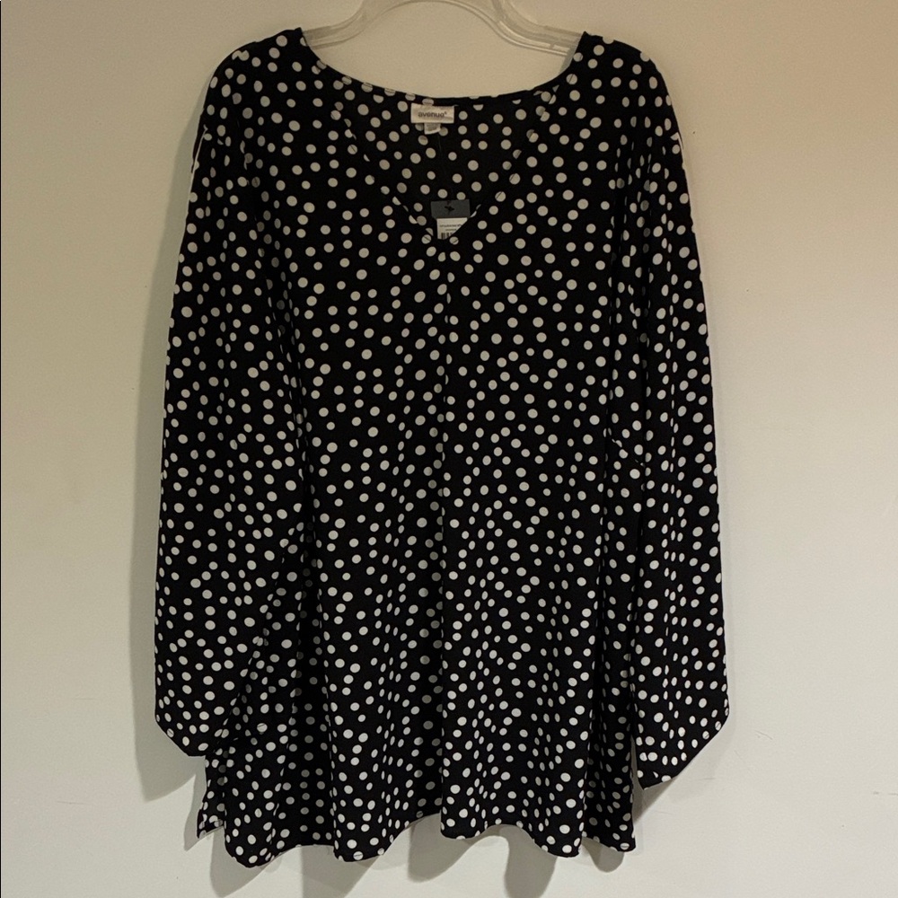 NWT Avenue Polka Dot Women's Top
